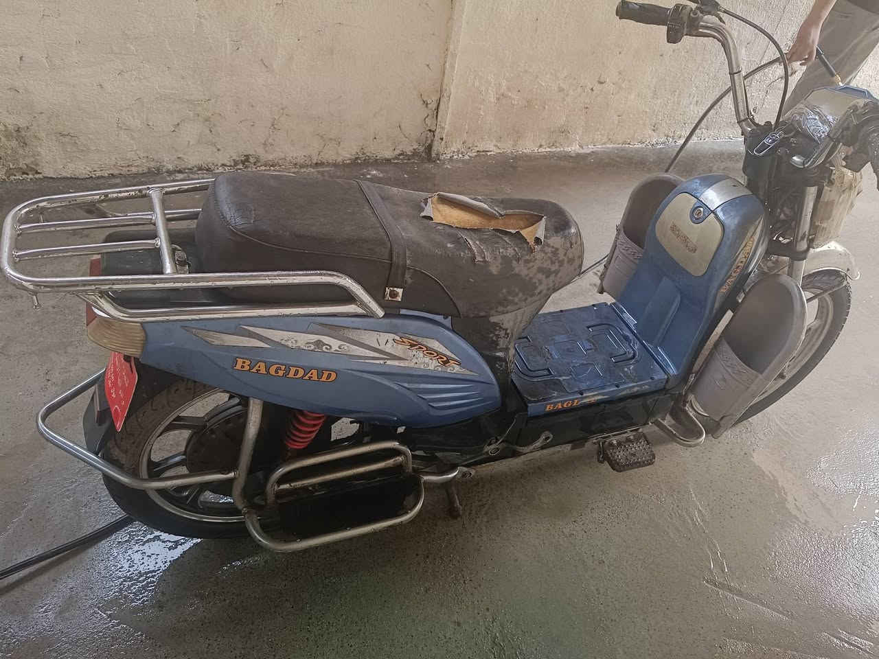 دراجه شحن نقص بطاريات السعر 100 الف *********** مكان بغداد الاعظمية
