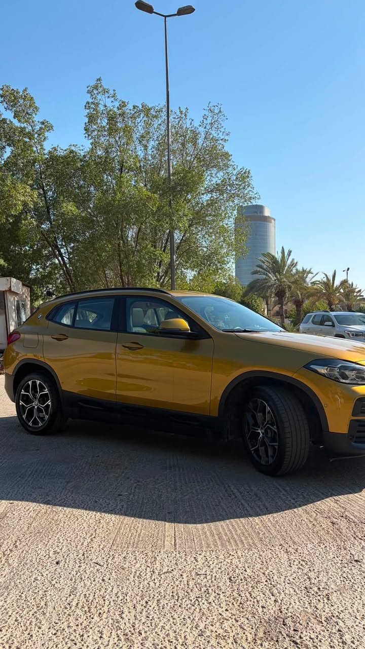 السلام وعليكم
Bmw x2 sdrive 2022
وكالة العروش خليجي 
لون مميز 
موصفات 
بانوراما 
داخل جلد اوف وايت واسود 
مثبت سرعة ومحدد سرعة 
شاشة و كامرة 
تبريد خلفي 
حساسات امامي خلفي
السيارة ماشية ٣٣ الف كيلو 
بدون صبغ فقط طخات و شخوط بسيطة
السعر ٢٥٠
***********
