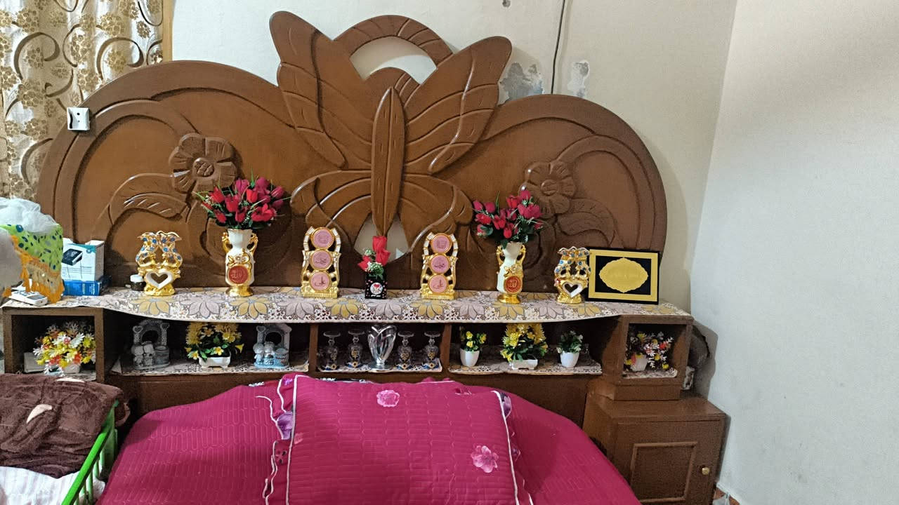 غرفه مستعمله للبيع مكان الدير النشوه السعر ٢٥٠    لاستفسار ***********
