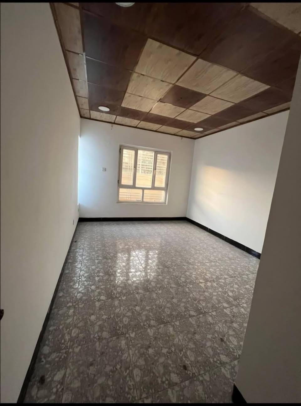🏡🔥 #عروض_التقوى_للعقار 🔥🏡
🌟 #دار_ركن_للبيع_في_حي_فلسطين 🌟
📍 موقع مميز جداً ومطلوب
 ✅ الدار ركن 
✅مطلة على حديقة عامة (منتزه) 
✅ قريبة من السوق التجاري 
✅ خلف جامع رشان 
💰 السعر: 180 مليون دينار عراقي 💰 قابل للتفاوض
📐 مواصفات العقار: 
▪️ المساحة: 100 م² 
▪️ الواجهة: 10 متر 
▪️ العمق: 10 متر 
▪️ البناء: طابق ونصف
📌 الطابق الأرضي: 🛋️ استقبال 🛏️ غرفة نوم 🍽️ مطبخ 🚿 صحيات داخلية
📌 الطابق العلوي: 🛏️🛏️ غرفتا نوم 🚿 صحيات
🏠 التشطيبات: ✨ أرضيات بورسلين ✨ سقوف ثانوية حديثة
📝 شرط التحويل (المكاتبة مع الشرعي)
📍 للاستفسار : 🏢 مكتب التقوى للعقار  
📍 الموصل – شارع كركوك الرئيسي 
📍 موقع المكتب مقابل جامع البيت العتيق
☎️ *********** ☎️ ***********
📱 متوفر اتصال وواتساب وفايبر
🌹 تابع صفحة مكتب التقوى للعقار ليصلك كل جديد من العروض العقارية المميزة أولاً بأول.
