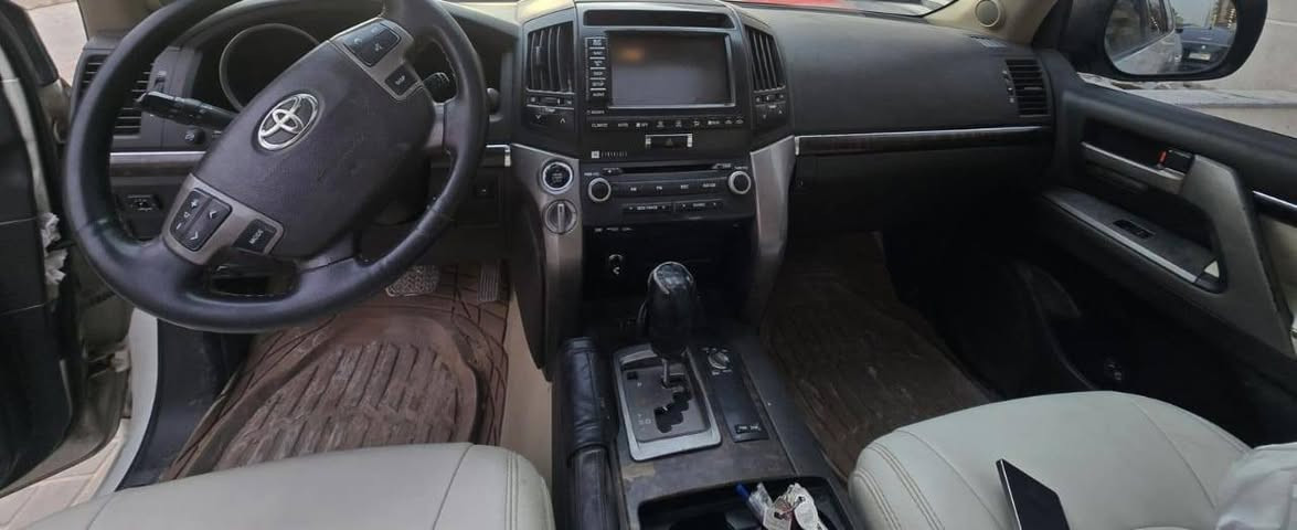 للبيع 

       01062411925

  لاند كروزر 2011

 8 سلندر 5700cc

       210000k

  رخصة 3 شهور 

   فتحه سقف

جانبين على اللحم 

     ممنوعااااااات رمضان

           أسد الصحراء


**إذا كنت صاحب هذا الإعلان وتريد حذفه لأي سبب، رجاءا أرسل رسالة إلى الدعم الفني**