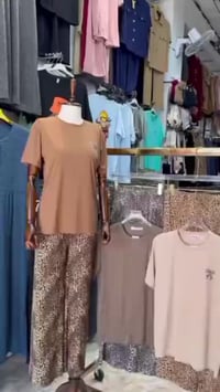 تراك نسائي نمري  الخامه فانيلا مسيم الاصليه السعر. 7500 فقط ثلاث الوان...