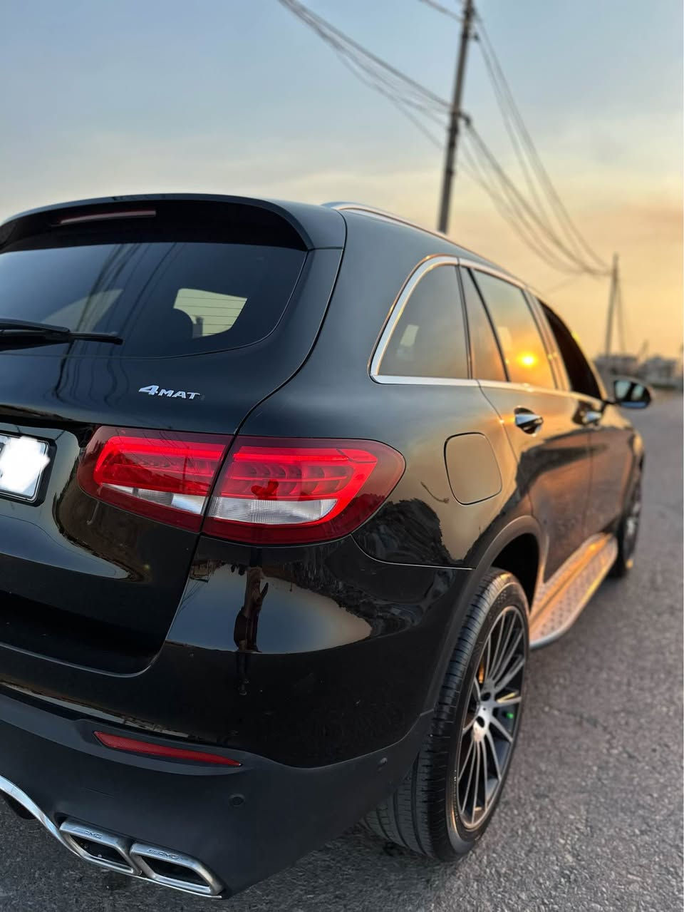 Mercedes Benz GLC 300 AMG 2017 4matic بانزين 
رقم اربيل……….. سيارة باسمي.        2.0 turbo  4 cyl
مواصفات ١/١ فول فول : بصمة , شاشة ، كشنات كهربائي ، خزن ( ميموري ) ، تدفئة، ستيرن كهربائي و تدفئة ، رادار ٣٦٠ ، بانوراما ، اوتو ستارت ستوب ، ٥ مود  ، بريك بصمة  ، تبريد مركزي ، صندوك كهربائي ،…………
السيارة كلين مكفول من كلشي ، بس بهال ١ مكان شبر PDR 
لايتات دايناميك ، مراية شفط ، …
السيارة وارد الماني ضمان دولي (انتربول) ، ،
ماشية : ١١٣،٠٠٠ كم 
محرك و جير و كهربائيات و تحويل و تبريد كلشي شرط✅
سيارة جديد بمعنى الكلمة ١٠٠/١٠٠
مكان السيارة اربيل .
سعر : 238 و مجال
*********** واتساب أربيل, العراق
