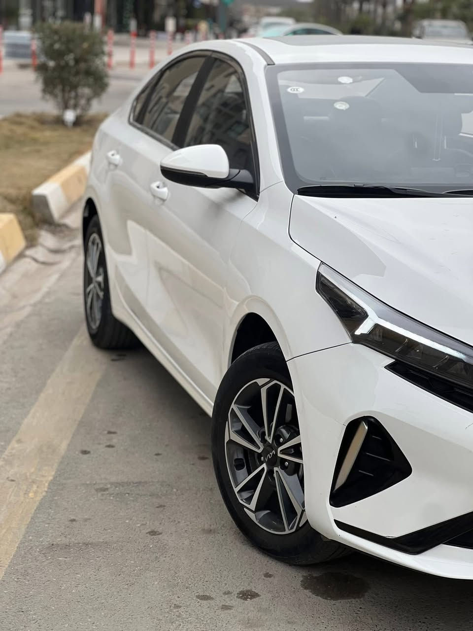 K3
Kia k3
موديل 2024 
ماشيه 27 الف 
مواصفات :فتحه -بصمة-تحكم -شاشة -زنون-
عنوان السياره بغداد مجمع بسماية السكني 
للاتصال على رقم ***********  
السعر 140 وبيها مجال قليل 
-مكفوله كفاله عامله ما عده اصبع بالبنيد وكعه عليه بوري مال ابو المكوى كلش صغير ما مبين غيرها السياره مكفوله
