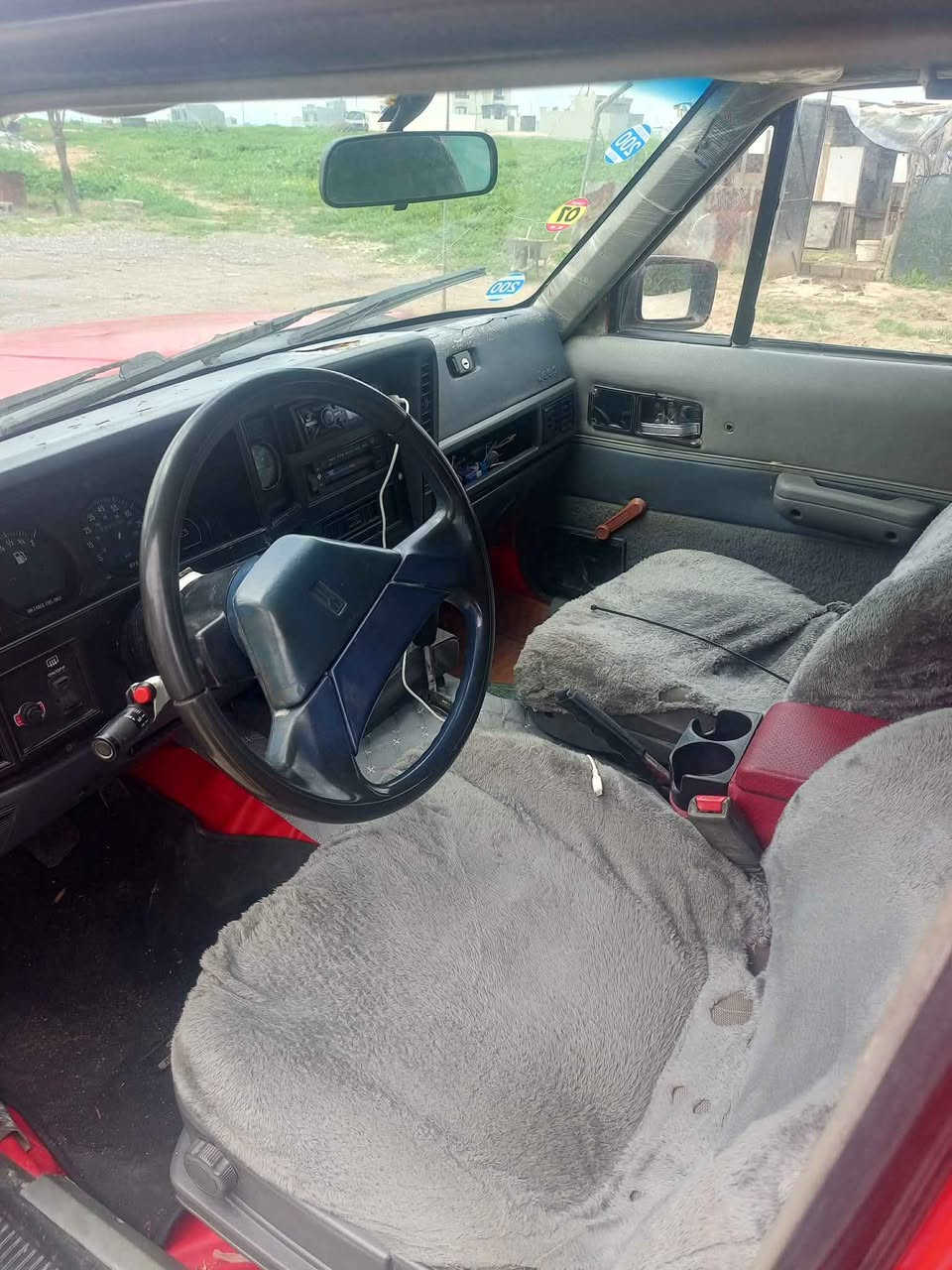 جيب شيروكي موديل 94مه كينه به ته تؤماتيك گيرو مه كينه و كاره باى به شه رت واجيهه سه ياره كه خاوينه سحرى 18گه لاو مه حامه له شوين هه ولير مامزاوه *********** أربيل, العراق
