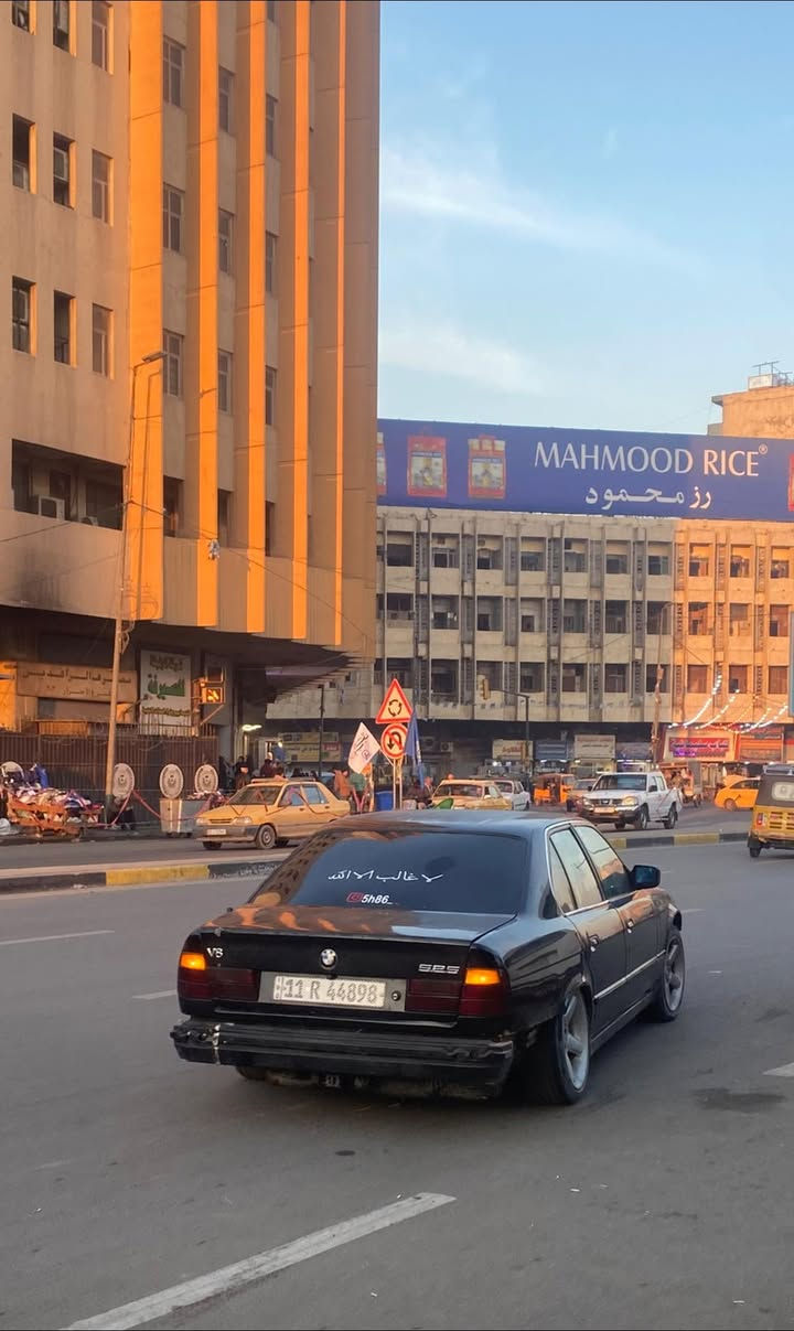 BMwمسكر عدل كير عادي  مكان السياره النجف  للبيع او المراوس حسب القناعه سياره نضيفه وجاهزه تبريد ثلج كهربائيات شغاله قماره وتكم  كنتاره السعر 48 بيه مجال بسيط رقمه بغداد باسمي للتواصل اتصال ***********
