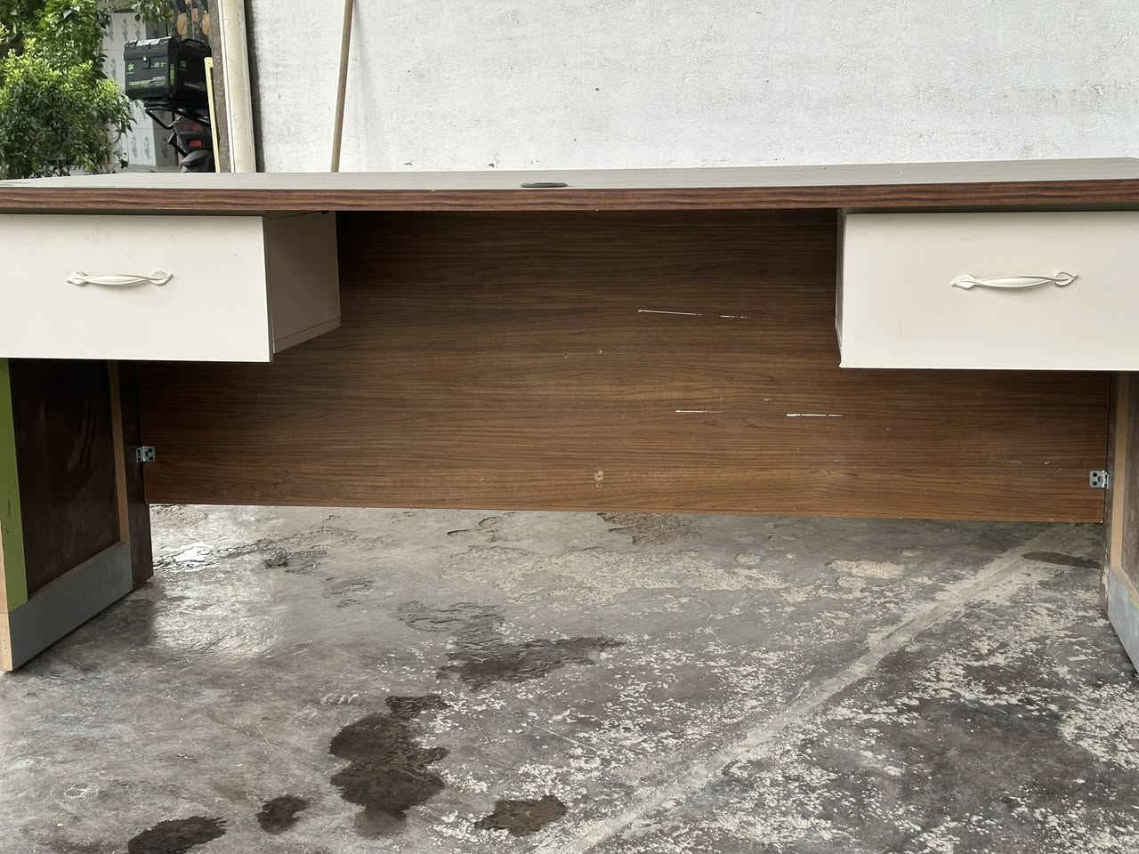 سلام عليكم 

ميز مكتبي متر ونص خشب ثقيل 

*********** متوفر واتساب 

مكلف بل نشر اتصل على صاحبة
