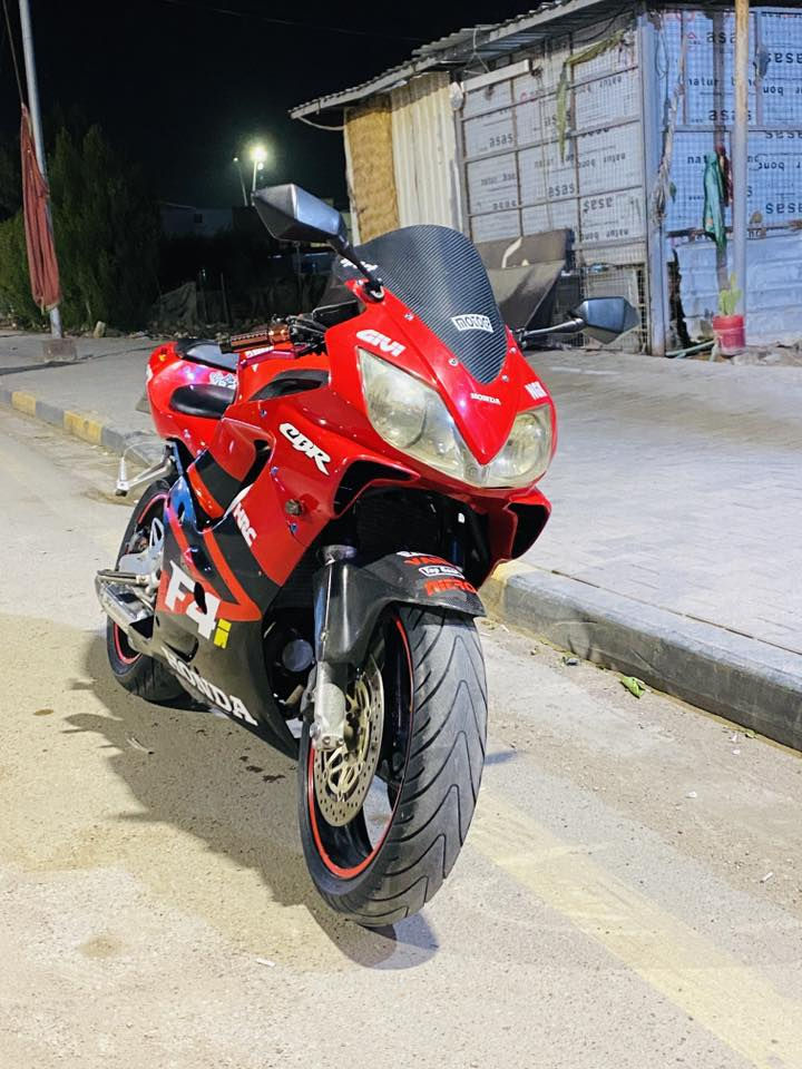 سلام عليكم شباب  دراجه F4i  للبيع الدراجه نضيفه شوفت عينك  مرقم بغداد وسنويه بأسمي شراي اتصل على الرقم *********** مامتواجد خاص مكان الدراجه كوت 🤍
