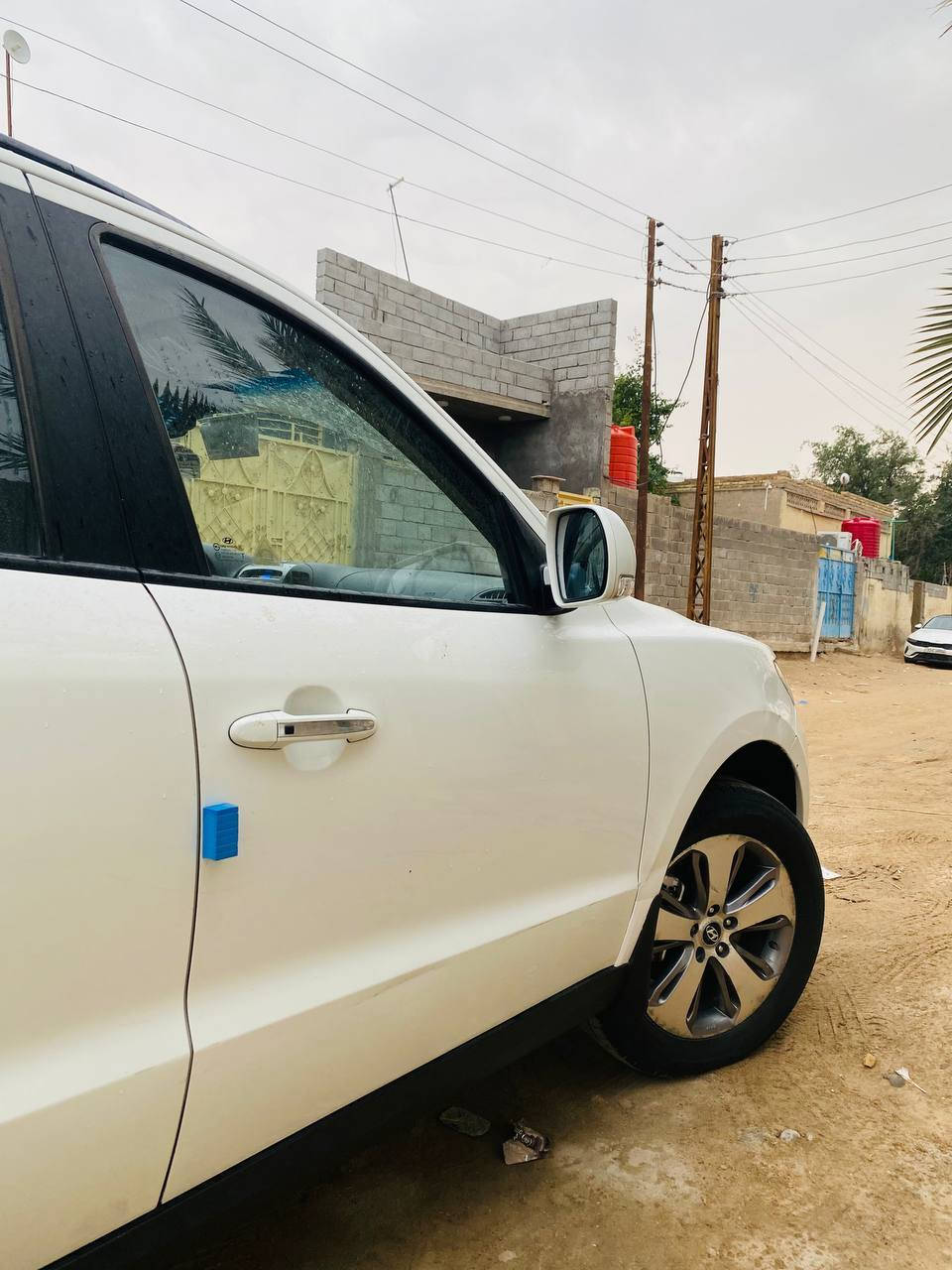 السلام عليكم. هونداي سنتافي 2012 خليجي .فول مواصفات 1\1 رقم بصره الجديد سنويه لل٢٠٢٨.باسمي تحويل ثاني يوم  مكفوله كفاله عامه من الضربه والصبغ والتبديل بيها بارد فقط ماشيه 176الف. سياره جديده  فول مواصفات 1\1. فتحه سقف.  شاشه اندرويد HD. كامره خلفيه. اشاير بلمرى..  7راكب. تبريد 3 قطع خلفي وامامي.تخم تاير  ويلكب 19 نيكل. مرايات شفط. دواخل بيجي عسلي مطعم بصاج خشبي. ودشبول صاج. لد خلفي امامي.  مكينه (4 سلندر. 2400 )   اخوان السياره بلكارتون  ( وبلعافيه علياخذهه  لان سياره مامتعوبه وستخدام شخصي. )  سعر146وبيها مجال حك جيه مكاني بصرة الإستفسار اتصل (***********)
