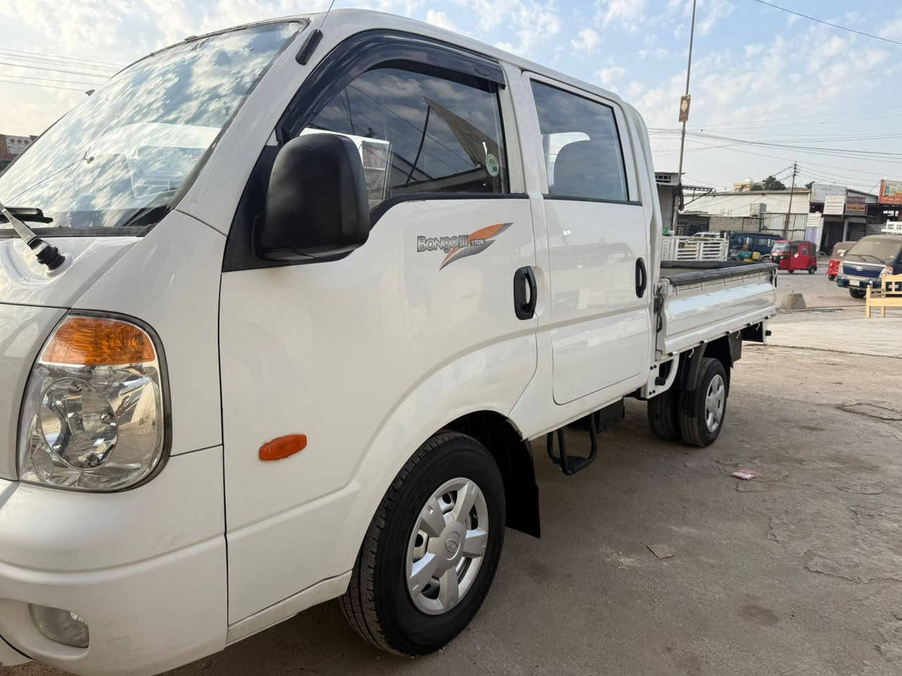 سلام عليكم كيا دبل قماره مديل 2010 رقم بغداد إنكليزي سنوية جديده مكفولة كفاله عامه عل سونار كلهه وضع شريكه ماشيه 160 مكان السياره بغداد السعر 135 أو بيهه مجال ***********
