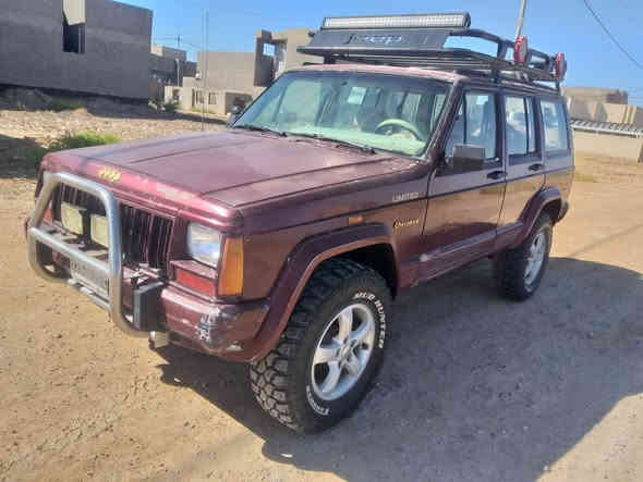 السلام عليكم ورحمه الله وبركاته 
للبيع سياره جيب شيروكي موديل 1993
رقم ديالئ مشروع وطني باسمي تحويل مباشر
سياره جاهزه مجهزه من كلشي 
كير مكينه جديد
تبريد شغال 
تخم تاير جبلي جديد
كشنات كهرباء 
كهربائيات كلهه شغاله 
فورويل شغال 
مكان السياره واسط -الموفقية
السعر 60 وبيهه مجال بسيط
للاستفسار الاتصال بالرقم 
***********
