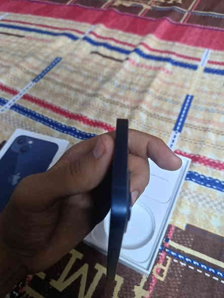 السلام عليكم 
آيفون 13 عادي للبيع 
الجهاز كامل الملحقات ذاكره 128 بطاريه 87 الجهاز مداخل صيانه ابد عدد دورات الشحن 659 الجهاز فحصته حاسبه الصوره موجوده بالمنشور عنوان بغداد البلديات 
السعر 400 
***********
