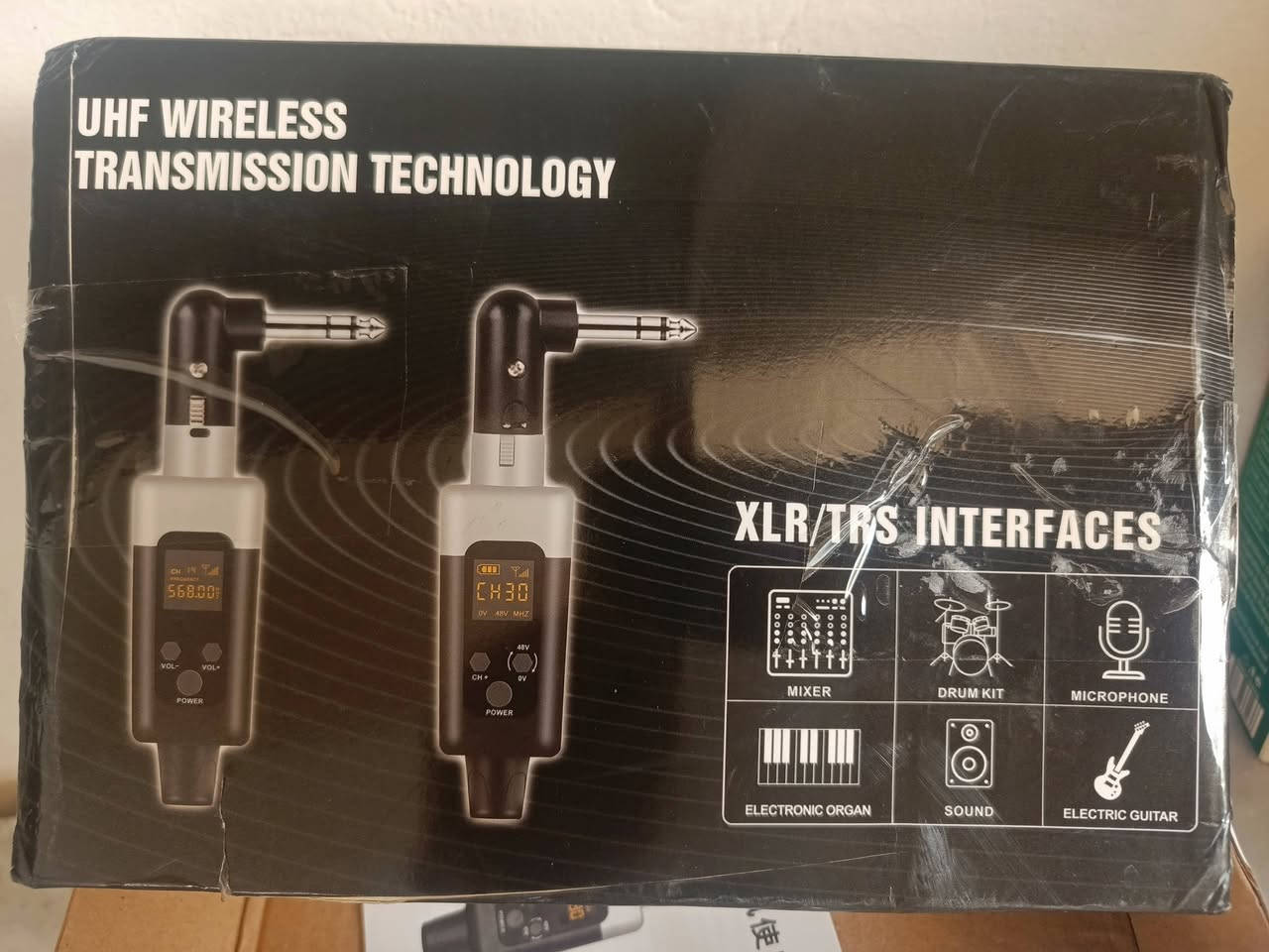 نظام ميكروفون لاسلكي XLR لتحويل الميكروفونات السلكية إلى لاسلكية.
الميزة الرئيسية: تحويل الميكروفونات الديناميكية أو المكثفة السلكية إلى لاسلكية. 

التوافق: يتوافق مع مجموعة واسعة من الأجهزة مثل مولفات الصوت، مكبرات الصوت، وأنظمة المسرح المنزلي. 

الطاقة: يدعم طاقة 48 فولت للميكروفونات المكثفة أو 0 فولت للميكروفونات الديناميكية. 

الميزات: شاشة عرض رقمية لتردد القناة ومؤشر مستوى البطارية. 
السعر 30
يوجد توصيل الى جميع محافظات العراق


**إذا كنت صاحب هذا الإعلان وتريد حذفه لأي سبب، رجاءا أرسل رسالة إلى الدعم الفني**