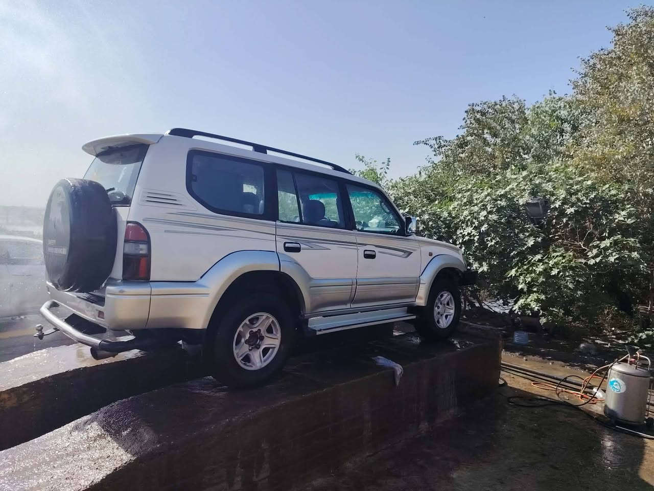 السلام عليكم لاندكروز برادو 1998 للبيع او المراوس  مكفوله سياره خير من الله رقم بغداد انگليزي مكينه كير خير من الله تبريد ثلاث قطع كهربائياتها وضع شركه
للاستفسار ***********
السعر 105وبيها مجال
