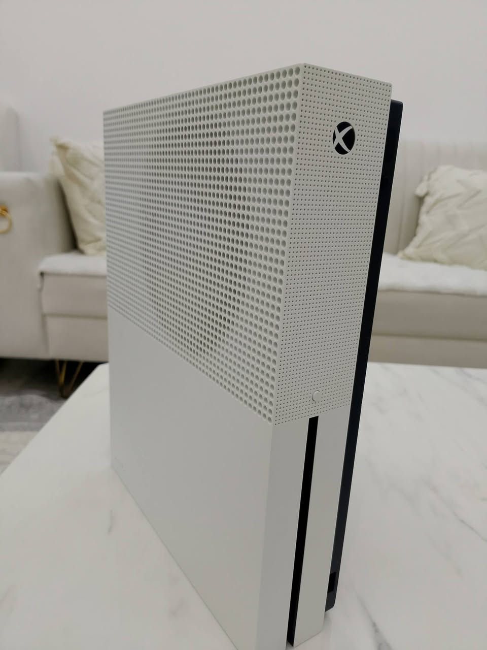 السلام علیکم
XBOX ONE S للبیع

المساحە 512g

الجهاز نظافتە 90% شرط الفحص

جوستك وان فات بلادي شرط انطیك

ویاهە کیبل HDMI 8k

السعر 160 وبیە مجال بسیط

مکاني کرکوك قادسیە اولی


**إذا كنت صاحب هذا الإعلان وتريد حذفه لأي سبب، رجاءا أرسل رسالة إلى الدعم الفني**