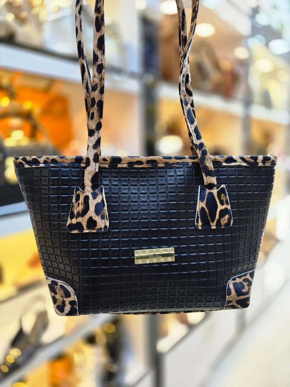 حقيبة نسائي
جلد طري 
حجم وسط
✨السعر 8.000✨
——/——/——/——
توجد خدمة #توصيل
 طويريج 2.000
الاقضية البعيدة 3.000
كربلاء 3.000
باقي المحافظات 6.000


**إذا كنت صاحب هذا الإعلان وتريد حذفه لأي سبب، رجاءا أرسل رسالة إلى الدعم الفني**