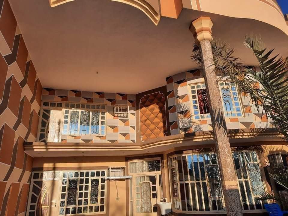 🏠 دار 300 م الوجه 10 نزال 30 شارع 15 القادسية قطعة 500 مفروز سند مستقل 
طابقين خريطة الدار  وكادر العمل من بغداد
  🛌  6 غرف نوم استقبال مطبخ حار بارد صاله داخليه 
ارضية سيراميك سقوف ثانويه للطابقين سطحين شتايگر 
 گراج يسع سيارتين مع حديقة 
السعر 155 قابل للتفاوض للاستفسار و الطلب مراجعة مكتب عقارات البرج 
موقع المكتب على خرائط جوجل https://maps.google.com/?q=34.658760,43.652771
أو الاتصال على الارقام التالية 
 
***********
***********
