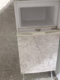 ثلاجه صغيره للبيع نظيفه كلش وشرط تبريد السعر 80 للتواصل على هذا الرقم0...