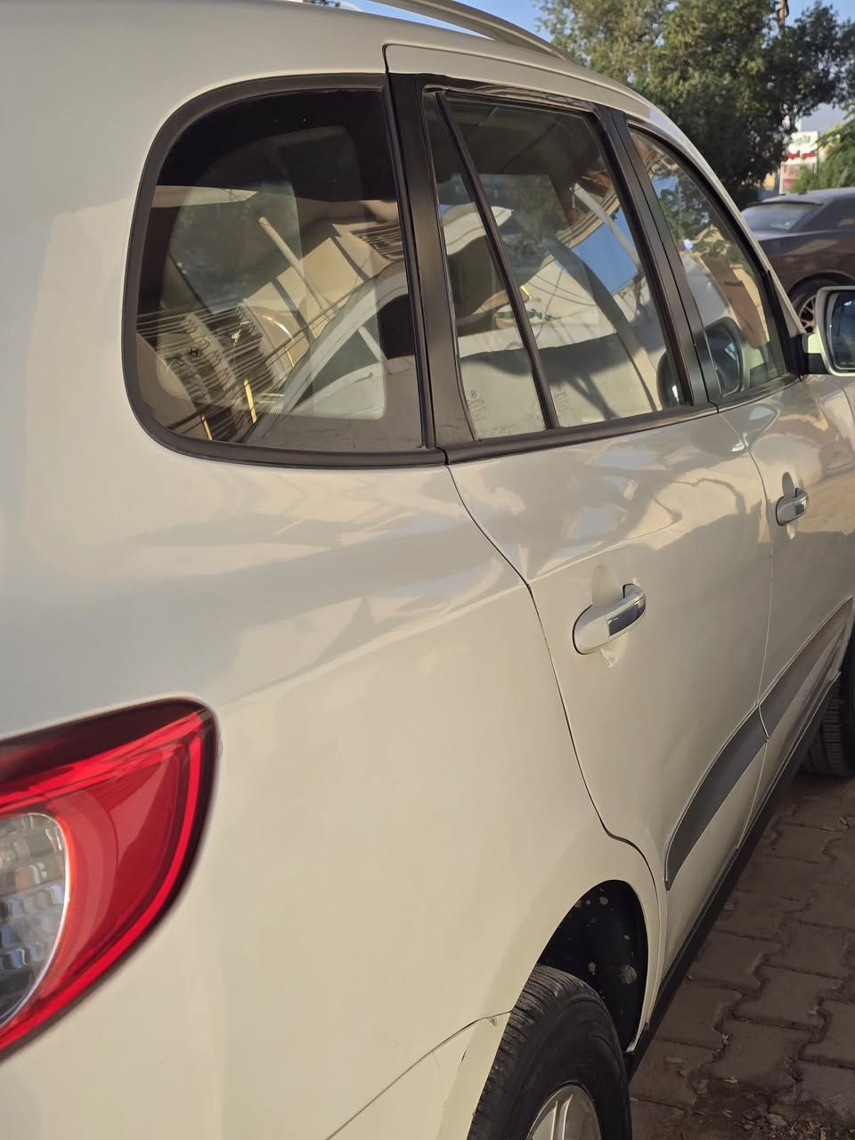 السلام عليكم 
سنتافي موديل 2011 خليجي
رقم بغداد دولي
ب اسمي شخصيا 
هزه جديده 7 راكب 
محرك 6 سلندر 3500
شرط لاتبخير لاتنقيص
حساسات خلفي
كير اوتوماتيك
ارضيه مغلفه جلد
سنوية جديده ب اسمي 
تحويل ثاني يوم
السياره فيها صبغ بارد خفيف جدا في الجهه اليمنى 
للاستفسار
الاتصال على الرقم 
***********
مكاني محافظة الديوانية
