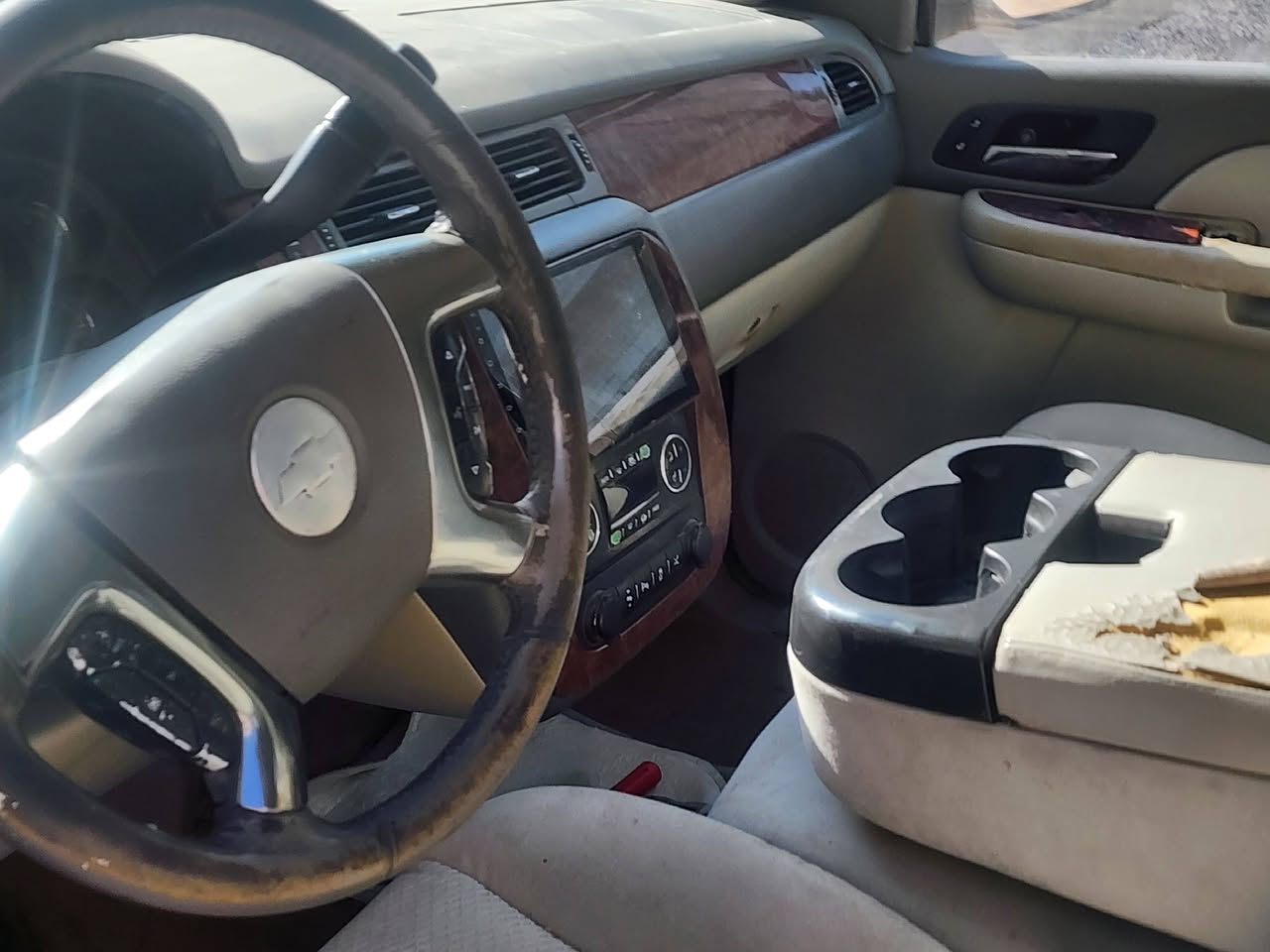 تاهو طويل ادواة للبيع السعر ٧٠ او بيهه مجال
مديل ٢٠٠٧ طويل
مكينه كير تبريد حداديه اكسل،،،،، كفاله
بدون كصه ولامطلووبه 
السياره شوف العين مكاني البصره
متواجد فيس وتساب ***********
