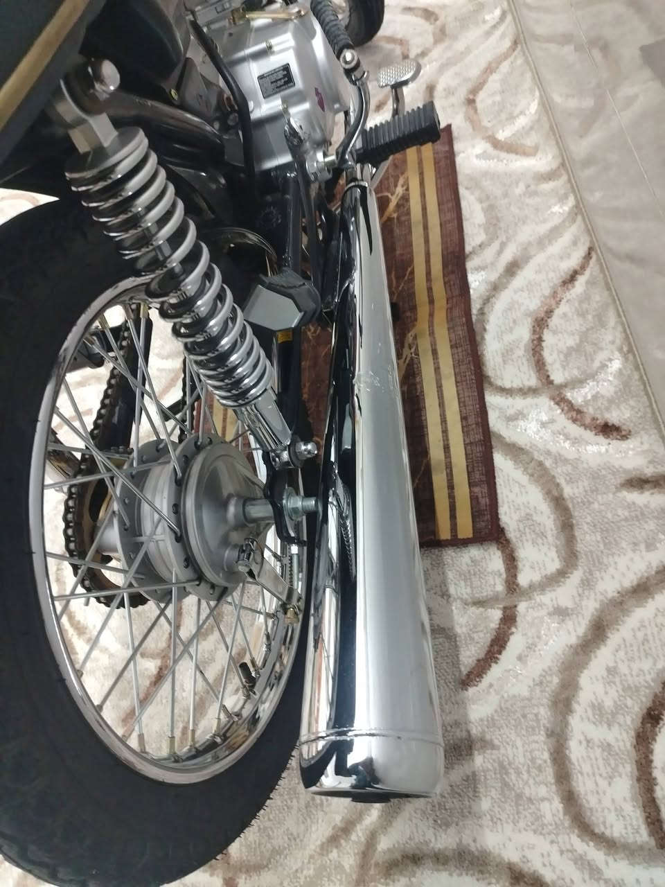 سلام عليكم شباب دراجه سيجي نامه ام حربه تعميره كله جديده ما صاله سبوعين من تعمرت غراض كله اصليه من لبصره من محمد تقي دراجه أوراق اصولي لشاصي موديل٢٠١٠  اصلي وكيله بشارع بغداد بلعماره تنباع بدون نزال عدي سله ستيل وياهه تنباع لمكان ميسان الماجديه لشراي يجي خاص *********** لسعر خاص
