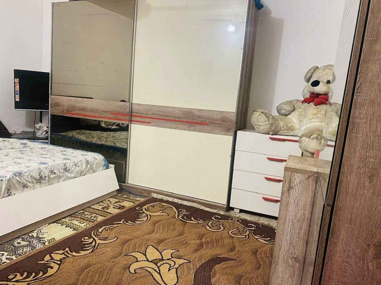 للبيع بيت 50 متر طابقين ركن مربع يحتوي على الطابق الأول استقبال وصاله ومطبخ وتخاريج والطابق الثاني غرفه وصاله كبيره حي ميسان شارع عودة السعر 65 وبي مجال للاستفسار اتصل ***********
