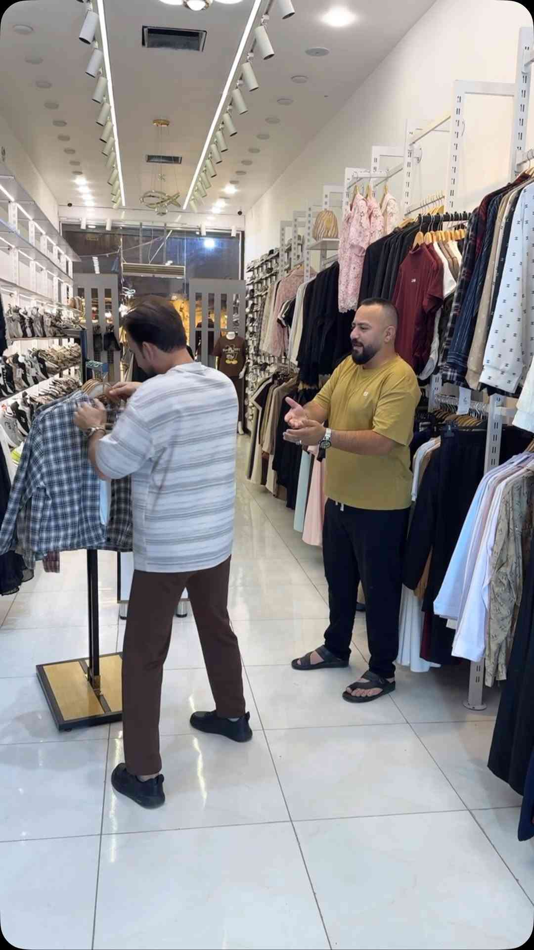 ⁨ ⁨ ⁨قميص كاروهات قطعه اجنن والقماش بارد جدا
قياسات 
فري سايز 
للحجز *********** واتساب 🌼
العنوان :بغداد / الدورة / ابودشير / شارع الباله/ منً جهة شارع جامع الرحمن 🤗⁩⁩⁩⁩⁩⁩⁩⁩
