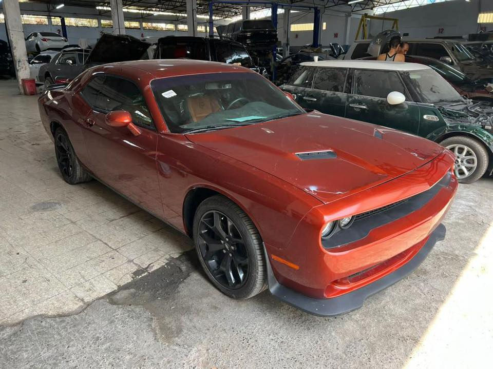 Dodge Challenger 2020 SXT
مستعجل ع البيع 139 ورقه وخواتها اغلى
رقم بصرة بأسمي تحويل ثاني يوم
ماشيه 88 الف
شغل الكشنات كنتاره جلد وشامو بلون السياره 
درگه SRT كاربون ڤايبر 
لون مشمشي مميز جداً 
بيها قطعتين تبديل وقطعة صبغ 
رقم الشاصي 2C3CDZAG4LH240125
للاستفسار ***********
