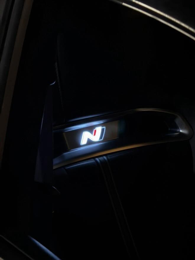 السلام عليكم
هيونداي فيلوستر N  محرك 2000توربو كير عادي 
ماشيه 36الف السيارة فول 1/1 
حادث السيارة فقط دعامية بدون دواخل بدون شواصي السياره قطرة صبغ ما بيها حتى الدعاميات 
KMHT36AH6NU015450
بشرط السعر 140$ وبي مجال بسيط 

الرقم للتواصل 
***********
موجود واتس اب
