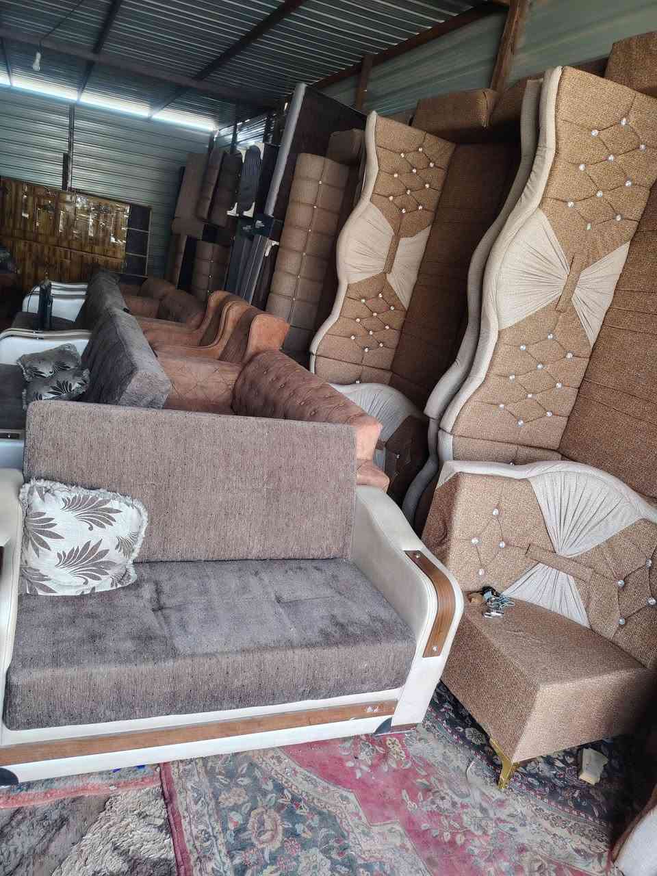 ديوان 20 مقعد نظيف بسعر مناسب للاتصال ***********
