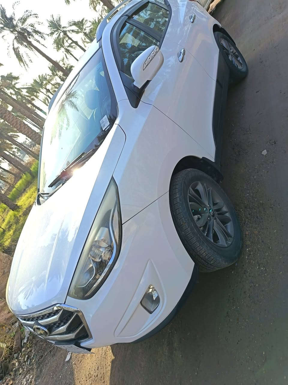 السلام عليكم توسان 2015 لون ابيض داخل قرميد 
مكفوله من صبغ ملاحضات جدا بسيطه رصعتين بدون أي نقص 
ومكينه 2000 ماشيه 131 حقيقي 
5 ويل كب باسمي مكاني بغداد
***********
السعر 160 ومجال بسيط
