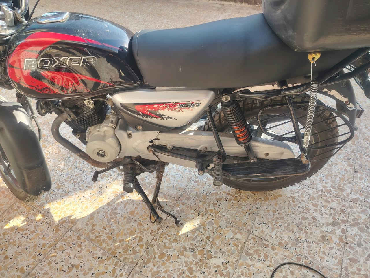 سلام عليكم شباب دراجه بوكسر 2022 شهر 10 دراجه اوراق اصليه دراجه شغاله بس اني ابيع طافيه رايدها ب900 وبيها مجال مكاني بغداد الحميديه *********** شراي يتصل فقط رصيد ماعندي وتساب
