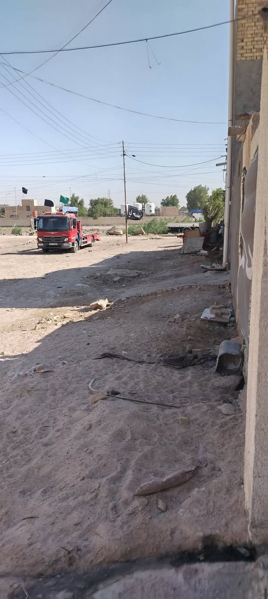 بيت زراعي للبيع مساحته 150م النزال 20والعرض 7/5يحتوي على طابقين فيه اربع غرف وصالتان ومطبخ واستقبال وصحيات سند 25طابو ملك يقع في حي لازم مقابيل اسالة الماء توجد كافة الخدمات فقط تبليط بعده للاستفسار الإتصال ***********
