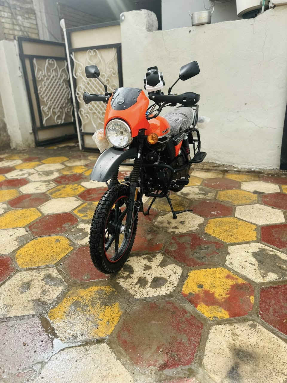 السلام عليكم دايوان جبلي موديل 23 محرك 200cc نازلة قبل
5 اشهر الله شاهد مامفتوح برغي بيها ماشية 4000
بس السنوية باسم الوكيل مرقمة بغداد رقم إنكليزي  مجرد ما تحول تستلم لوحات  مكاني الشعب نهاية حي اور 
اي استفسار اتصل على الرقم  ***********
