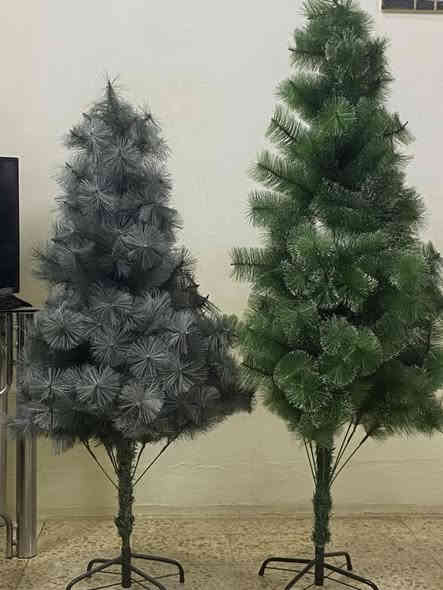 سلام عليكم 
متوفر اشجار كريسمس ومفروشات للبيع السعر خاص
