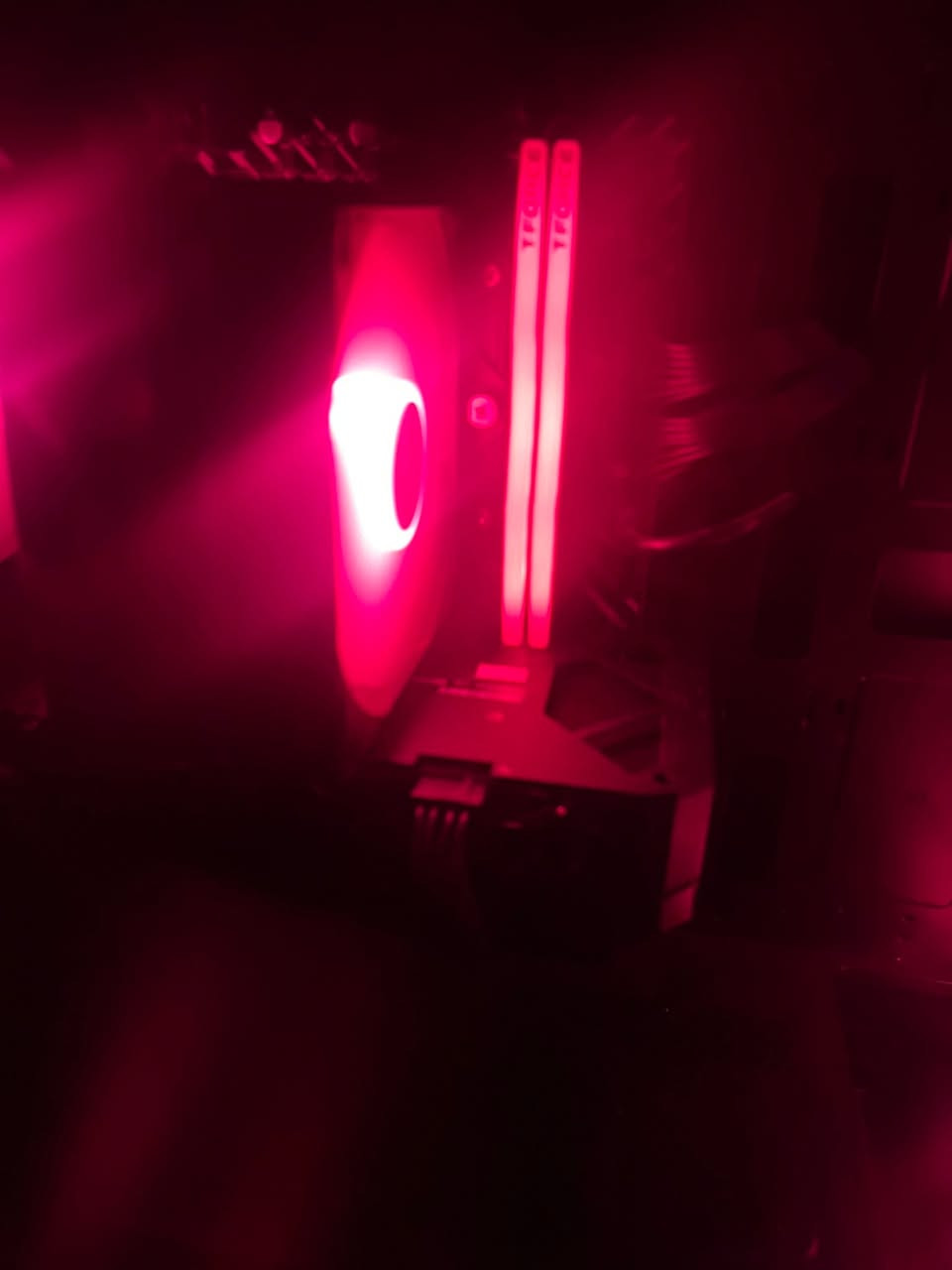 i5-14400F
* RTX 5060 ASUS
* RAM 16GB DDR4 (قطعتين)
* SSD 1TB
* PSU 750W
* ASUS H610M
للبيع


**إذا كنت صاحب هذا الإعلان وتريد حذفه لأي سبب، رجاءا أرسل رسالة إلى الدعم الفني**