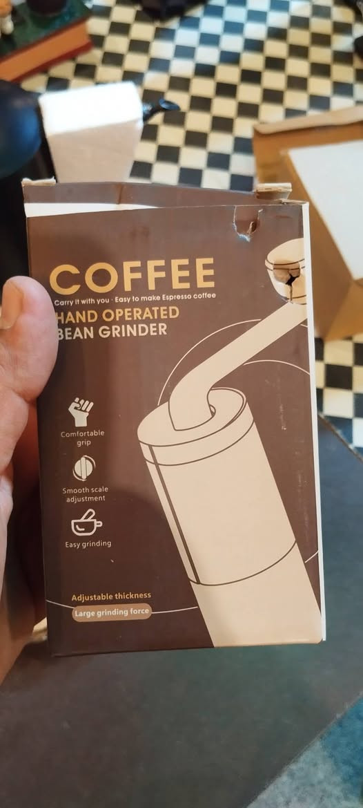 مجموعة شاملة لتحضير القهوة المقطرة (Pour Over) تشمل مطحنة يدوية، غلاية "عنق الإوزة" سوداء، وفلاتر ورقية.المجموعة مصممة للمبتدئين وعشاق القهوة المختصة، وتوفر أدوات مثل القمع الزجاجي وسيرفر التقديم لتحضير قهوة احترافية.تتميز الأدوات بمواد عالية الجودة مثل الفولاذ المقاوم للصدأ والزجاج المقاوم للحرارة، وهي مناسبة للاستخدام المنزلي أو أثناء السفر


**إذا كنت صاحب هذا الإعلان وتريد حذفه لأي سبب، رجاءا أرسل رسالة إلى الدعم الفني**