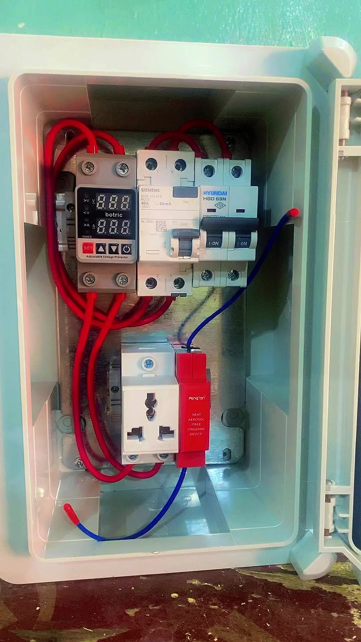 � بورد شاحن BYD الأصلي 🔋
بعدك محتار بين الثابت والمحمول؟
وفرنالك بورد شاحن يرهم ثابت بالبيت ✨
ويرهم متنقل تاخذه وياك وين متروح 🚗⚡

✅ شحن سريع وآمن
✅ حماية عالية وجودة مضمونة
✅ ضمان واستبدال على أي جهاز
✅ نشرحلك كل التفاصيل من الألف للياء بكل وضوح

📦 يوجد توصيل لكافة المحافظات

📞 للاستفسار واتساب:
***********
