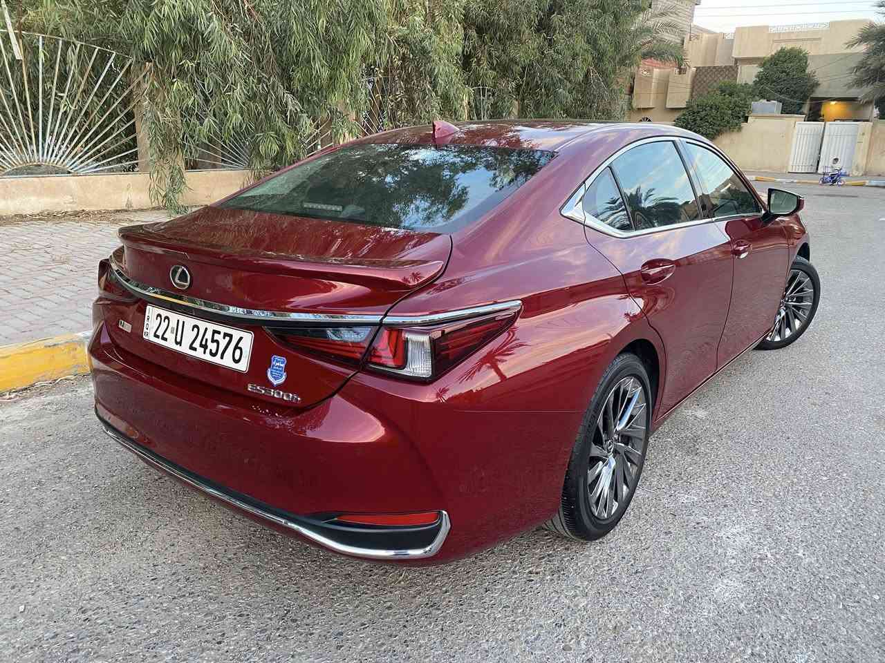السلام عليكم
للبيع لكزس ES  300  هايبرد  2024

وارد امريكي ضرر بسيط بيه بارد بسيط براس البنيد فقط  يعني السيارة بدون صبغ حتى الايت اصلي مال شركه إجه بيه 

شرط بدون ارباك وبدون دواخل يعني السيارة اخت الكلين 

صور الحادث واظحه ومرفقه مع الصور

مواصفات لكجري فووووول 1/1

5 كاميرات  360 

دادشو   سلايت 

6 بصمه + دخول ذكي 

كشن جلد + تدفئة و تبريد + 2 كهرباء + كشن خازن او ذاكره 

5 بردات خلفيه    شاشه كبيره 

تبريد شاشه + قطعتين ثلج

رادار امامي شغال + رادار جانبي 

حساس امامي وخلفي شغال 

لايت الأصلي مال شركة 3 عدسات

جنطه كهرباء    ويل كروم 

كير و محرك هايبرد شرط على وضع الشركة السيارة من امريكا شغالة 

رقم اربيل دولي ترقيم جديد وبسمي يعني شرط التحويل 

السيارة شرط حلووووه وجديده لوووك ماشيه 10 يعني اخت الزيرو 

السعر 330 وبيه مجال بسيط الشراي يخابر 

***********

