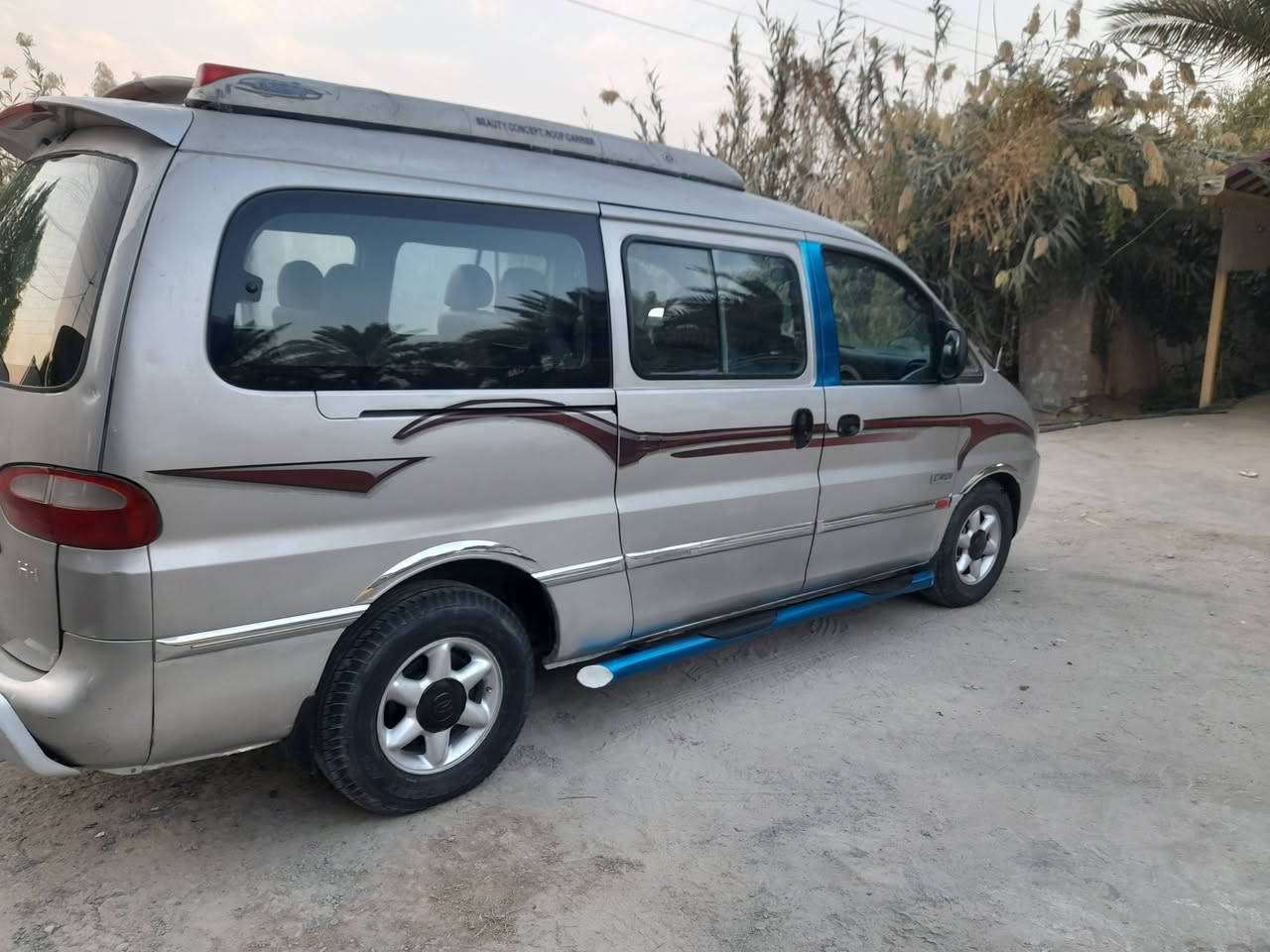 للبيع ستاركس موديل ٢٠٠١ بابل انكليزي مكفوله من الصبغ والتبديل محرك مسكر جديد  اوتوماتيك  شواصي بلاديه لا يوجد خياس به سياره مابيت مامستخدمه اجره  ١١ راكب موبايل ***********المكان بغداد بسمايه ناحية الوحده السعر ٧٠ $ نقد وتحويل ثاني يوم تحياتي لكم
