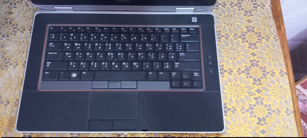 عندي لاب توب ( دل ) جديده للبيع  مع ملحقاته كامله جنطة باد ماوس رقمي واتساب ***********
