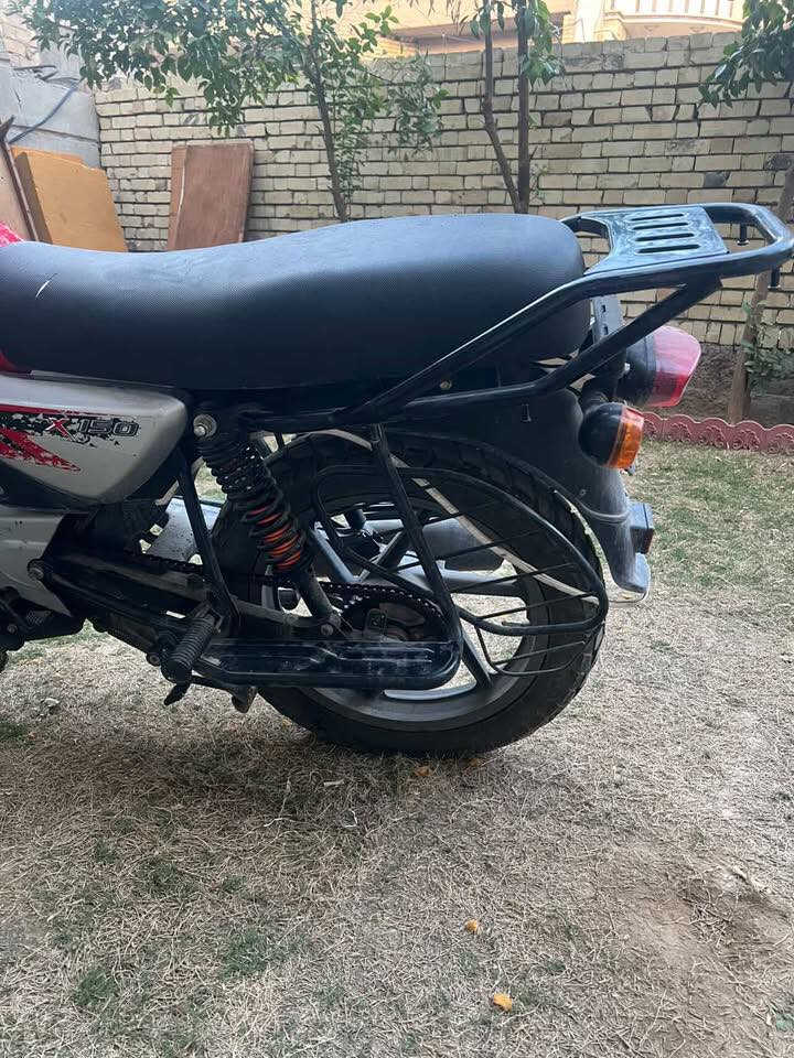 السلام عليكم
دراجة بوكسر للبيع موديل ٢٢ ماشيه ٤٠ الف دراجة خير من الله ومكينة ناعمة ودراجة نضيفة اوراقها كامله عادي تترقم سعرها مليون و١٠٠ مكانها بغداد حي الجهاد رقم التلفون ***********
