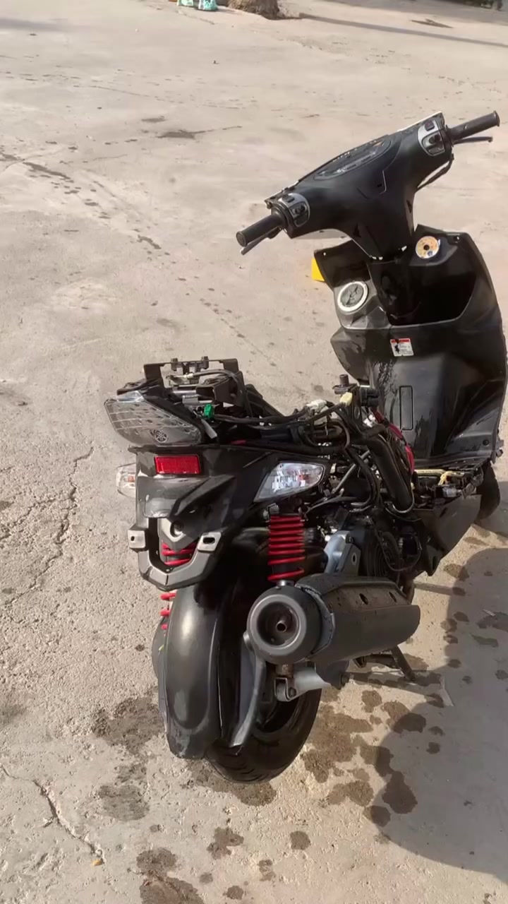 سلام عليكم دراجه GTR بلاديه برغي ما مفتوح بيها هاي مفصخه للغسل وترتيب دراجه مال بيت ما تعبانه موديل 2011 نقصها بس بجم سعر 750 وبيها مجال كفراتها صفاح موجوده رقمي ***********  واتساب موجود ماسنجر موجود عنواني بغداد الشعله
