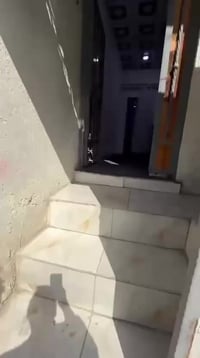 شقه ارضيه في حي الجامعه  مفروشه جزيأ  غرفتين وصاله مطبخ صحيات  الايجار...