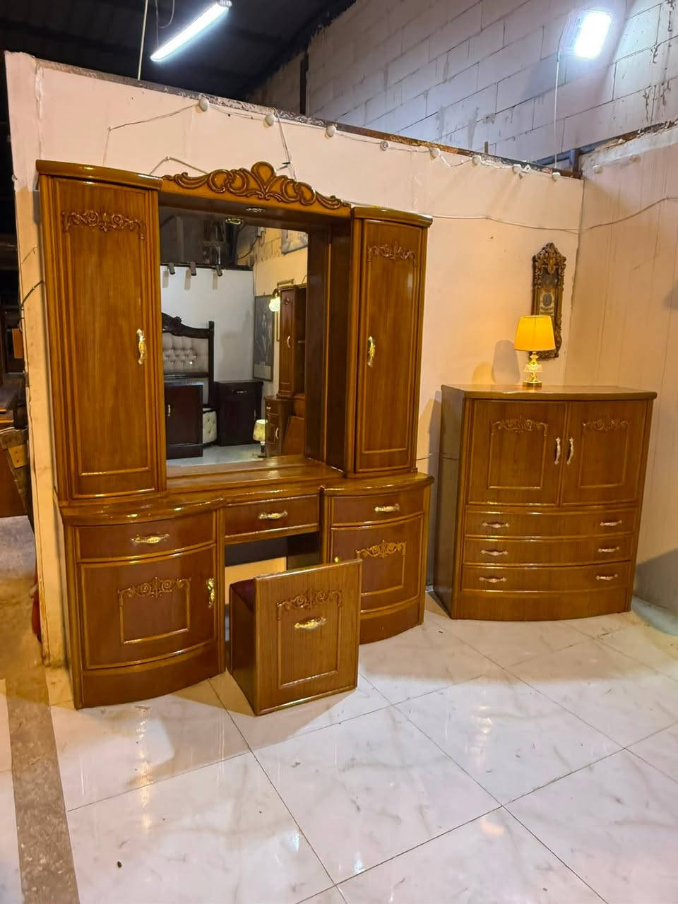 غرفه صاج داخل خارج ٥ ملم وجه داخل ٤
السعر مليون ٤٠٠ بيهة مجال ***********🌼🌼
شد نقل داخل بغداد مجاني  محافظات بكروة 
نضافه ٩٠ 
غرفه ام مسرحه ضخمه 
ضهره جرجوبه براغي 
٨ قطع
