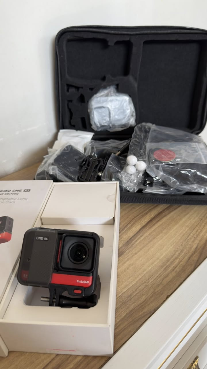 السلام عليكم ورحمة الله وبركاته
عندي كاميرا انستا One Rs تجي العدسة مالتها ثابتة 48 ميكا بكسل HDR وياها جنطة بيها كل الماسكات والستكات ورام 64 النظافة 100‎%‎ مستخدمة قليل جدا المكان بغداد الكرخ شارع حيفا ***********
