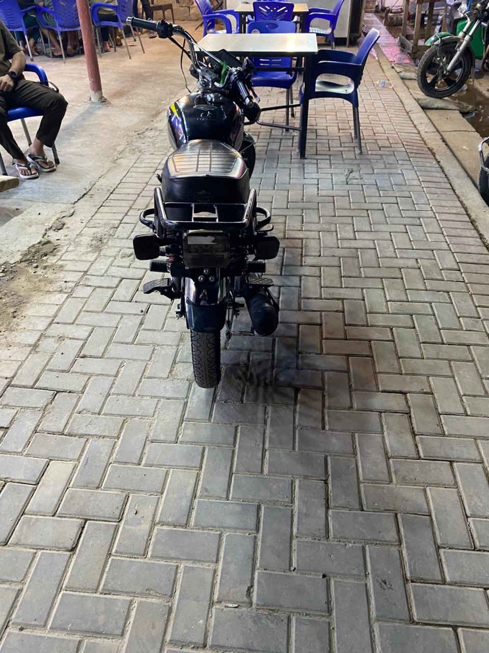 السلام عليكم دراجه أيراني للبيع
مديل ٢٤ دراجه نضيفه نضافتها٨٥٪؜ دراجه نضيفه بس عوزها ترتيب تايرات امامي وخلفي جدد جبلي بكره زنجيل جديده مكينه مكفوله بيها شخط بل تانكي فقط بصمه تشغيل عن بعد أي استفسار اتصل عله الرقم 
***********مكاني بغداد سبع قصور السعر ٥٥٠ وبيها مجال للطيبين
