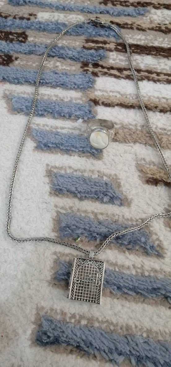 للبيع كلها فضه صياغه يدويه بل ١٠٠ الف مكان سماوه رقمي
***********
