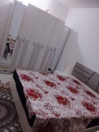 غرفه للبيع جديده مابيه اي ضرر هيه والدوشك جديد بعده بالجيس 450 هيه وال...