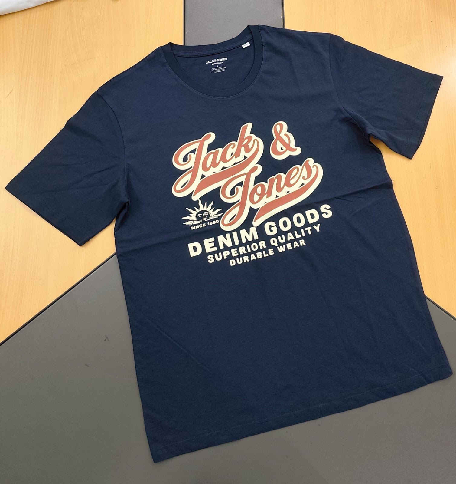 شكيلة جديدة نازلة… لا تفوتك!
تي شيرت رجالي من براند Jack & Jones 
مصنوع 100% قطن ✅
ألوان مختلفة 🎨
مقاسات متوفرة: S – M – L – XL 📏
للبيع بالجملة فقط 💼
للطلب والتواصل على الخاص 📩


**إذا كنت صاحب هذا الإعلان وتريد حذفه لأي سبب، رجاءا أرسل رسالة إلى الدعم الفني**